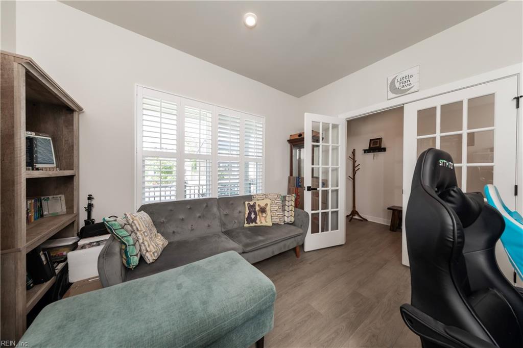 9721 Goldenrod Ct Property Photo 7