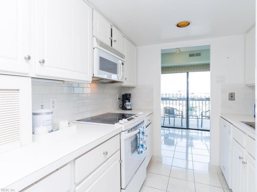 2830 Shore Dr Property Photo 2