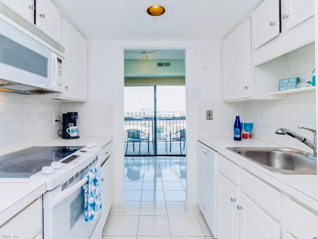 2830 Shore Dr Property Photo 3