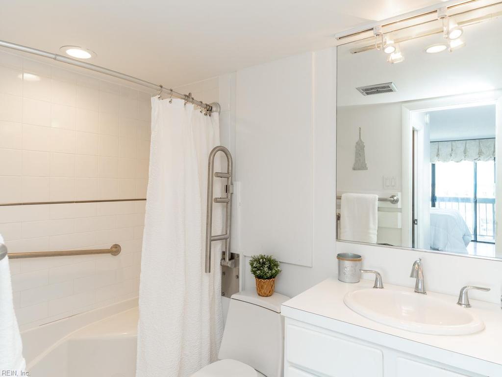 2830 Shore Dr Property Photo 8