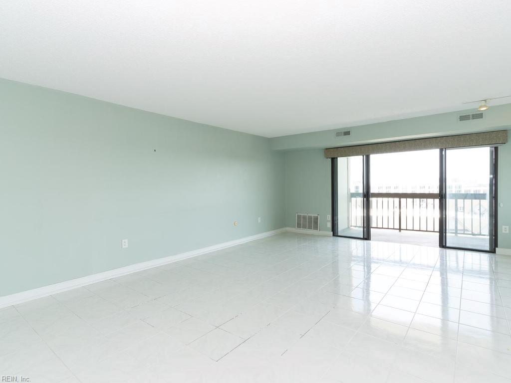 2830 Shore Dr Property Photo 10