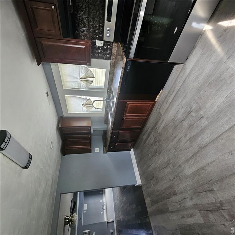 655 3rd Ave Property Photo 4