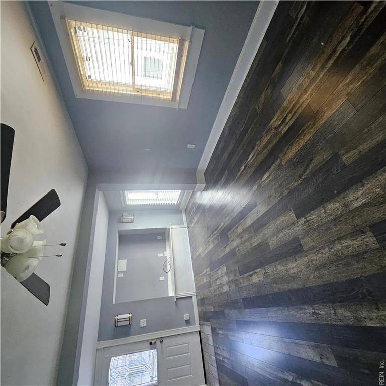655 3rd Ave Property Photo 9