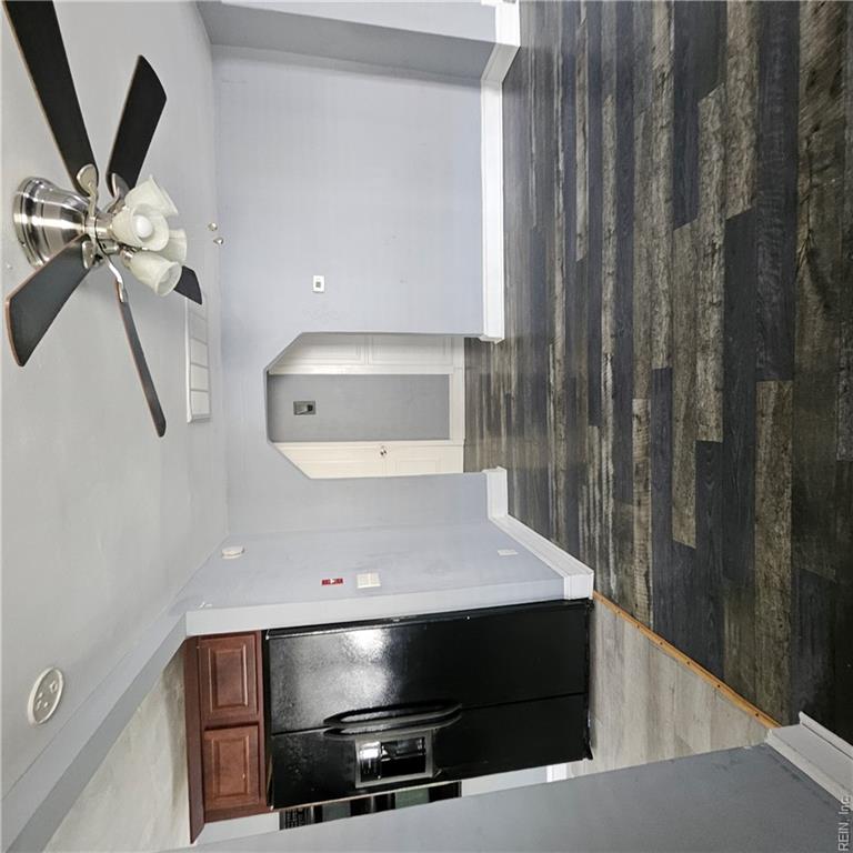 655 3rd Ave Property Photo 14