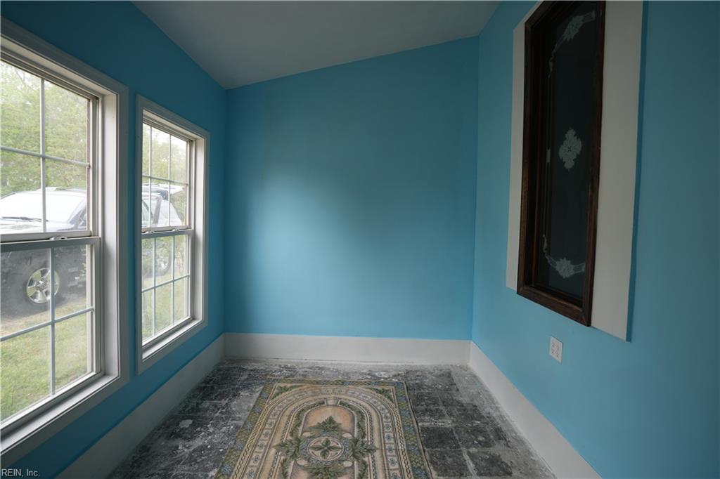 28083 Harborton Rd Property Photo 8