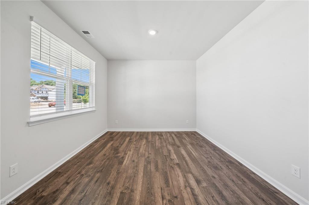 1017 Eastport Pl Property Photo 3