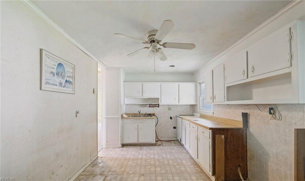 1003 Rollins Cir Property Photo 3