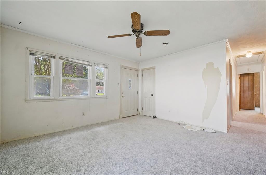 1003 Rollins Cir Property Photo 4