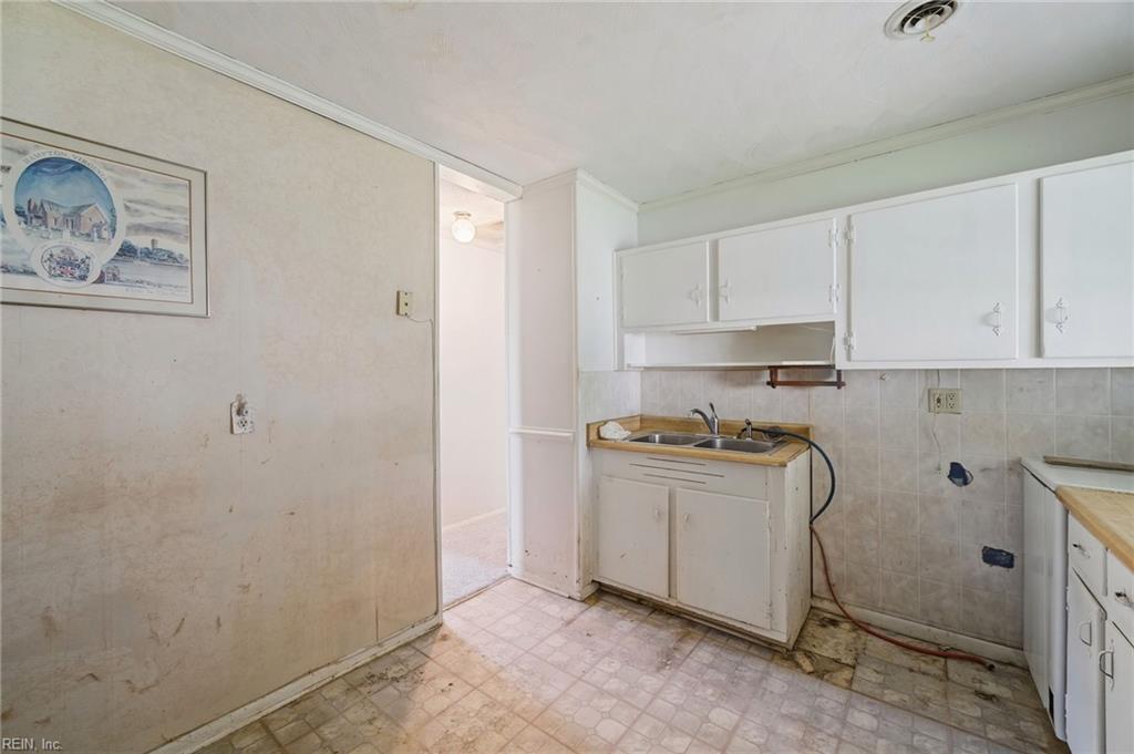 1003 Rollins Cir Property Photo 6