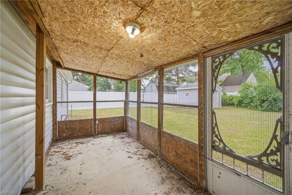 1003 Rollins Cir Property Photo 16