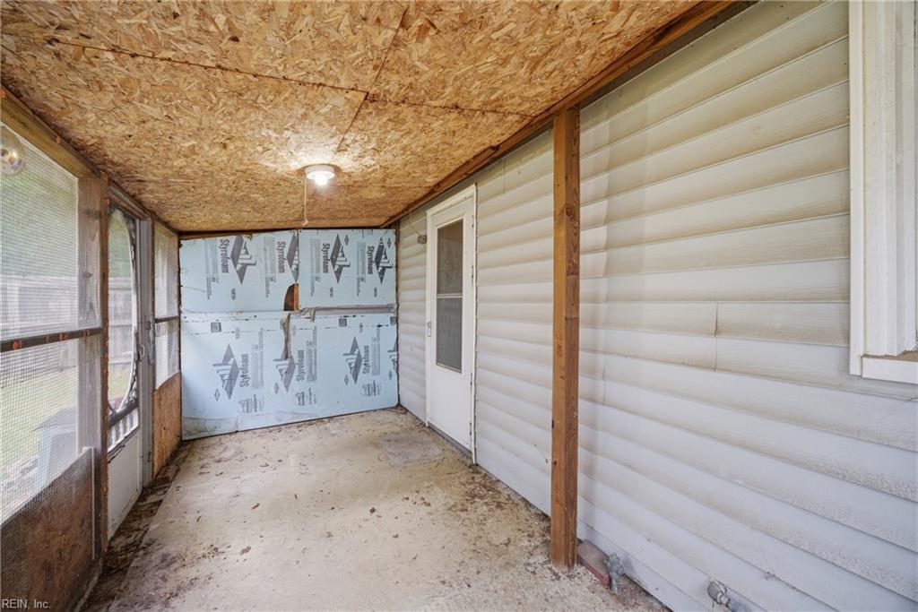 1003 Rollins Cir Property Photo 17