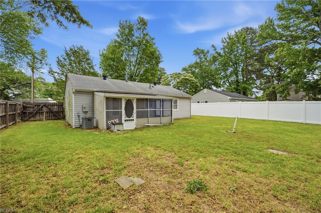 1003 Rollins Cir Property Photo 18