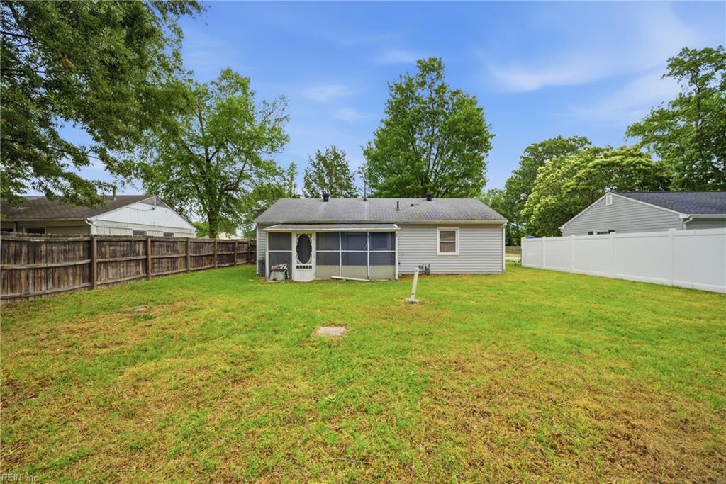 1003 Rollins Cir Property Photo 19