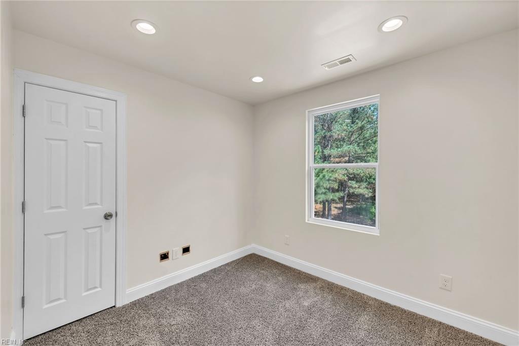 166 Skippers Ct Property Photo 26