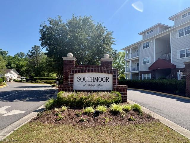 912 Southmoor DR Property Photo 1