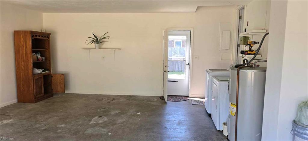 2444 Everglades Rd Property Photo 8