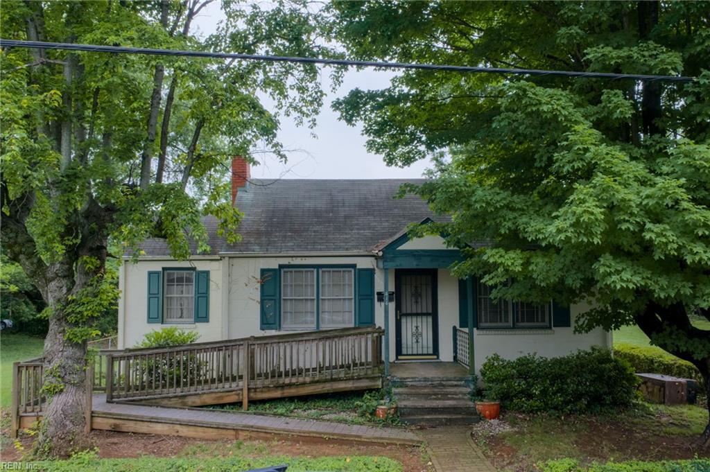 414 10 1/2 St Nw Property Photo 2