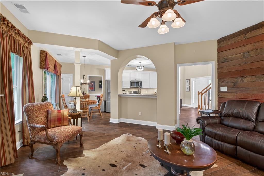 8 Burford Ct Property Photo 3