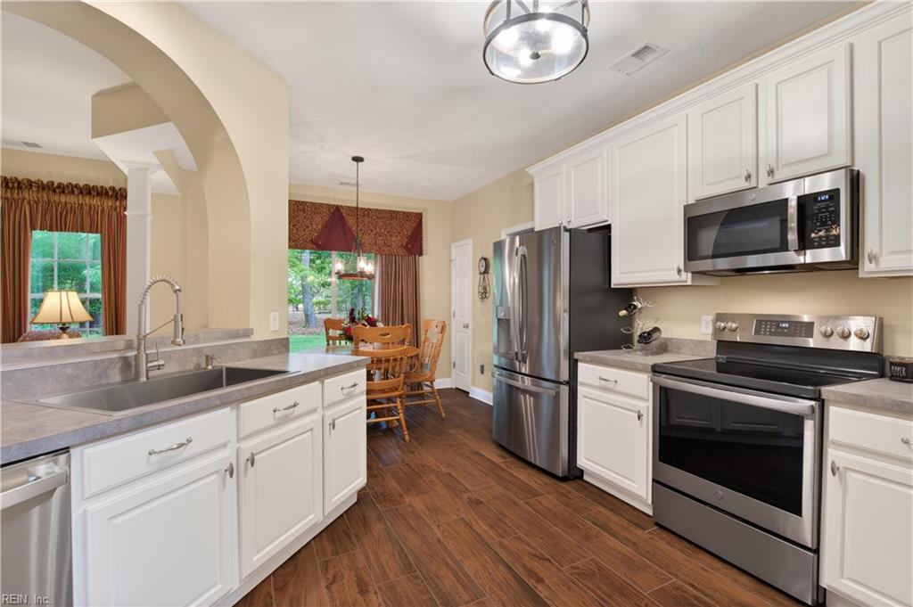 8 Burford Ct Property Photo 9