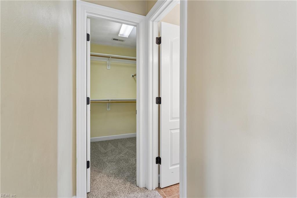915 Shelter Rock Ln Property Photo 32