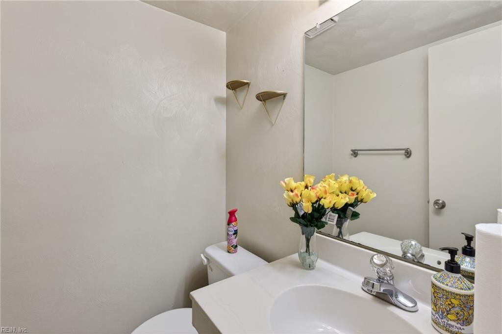 1437 Longdale Dr Property Photo 12