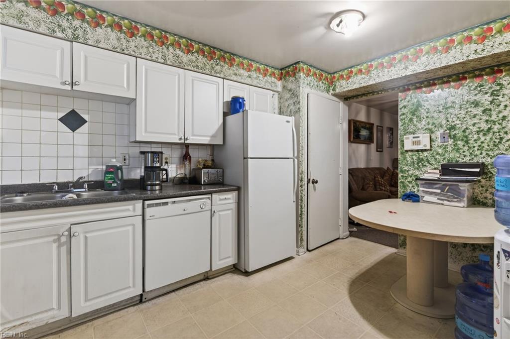 1435 Longdale Dr Property Photo 3