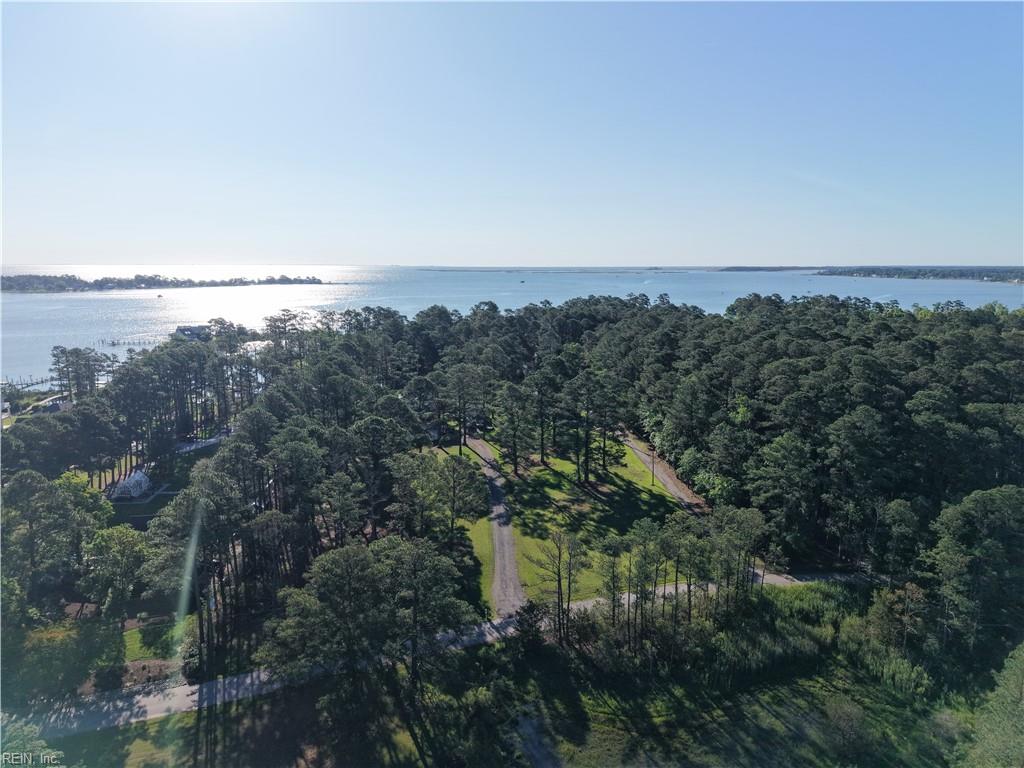 615 Ship Point Rd Property Photo 4