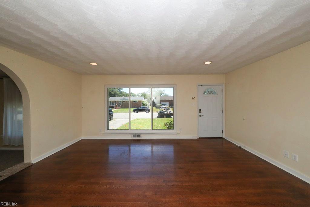 8033 Tarpon Pl Property Photo 3