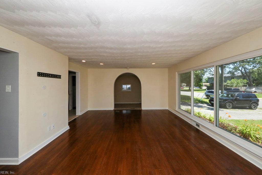 8033 Tarpon Pl Property Photo 4