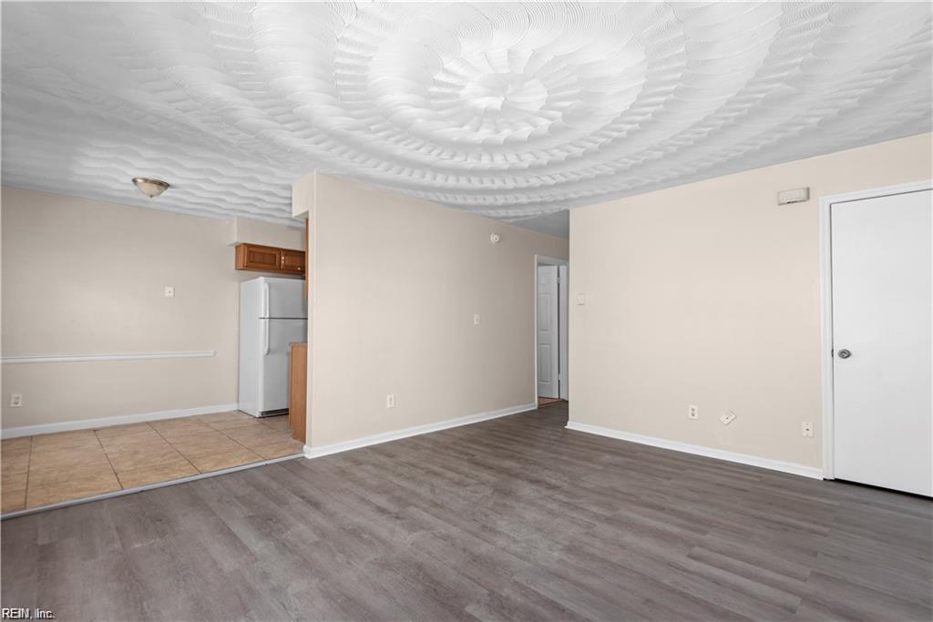 201 W 34th ST Property Photo 1