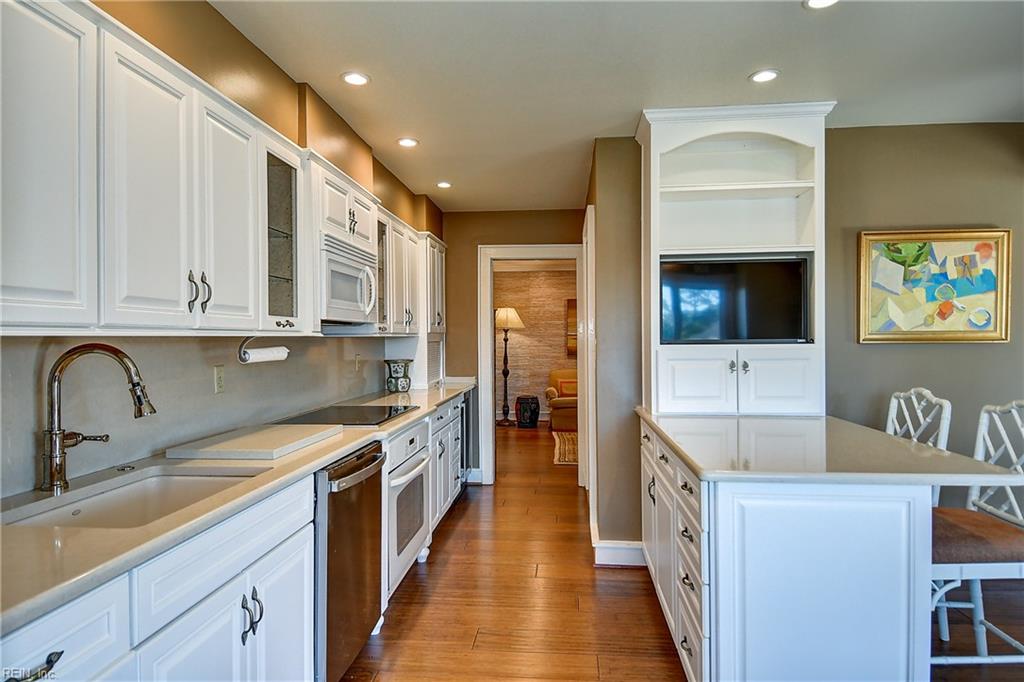 700 Oriole Dr Property Photo 17
