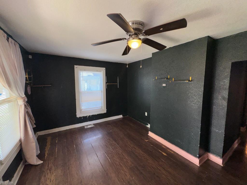 20 Dewey St Property Photo 3