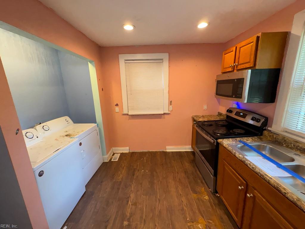 20 Dewey St Property Photo 5