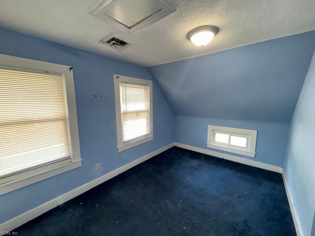 20 Dewey St Property Photo 8
