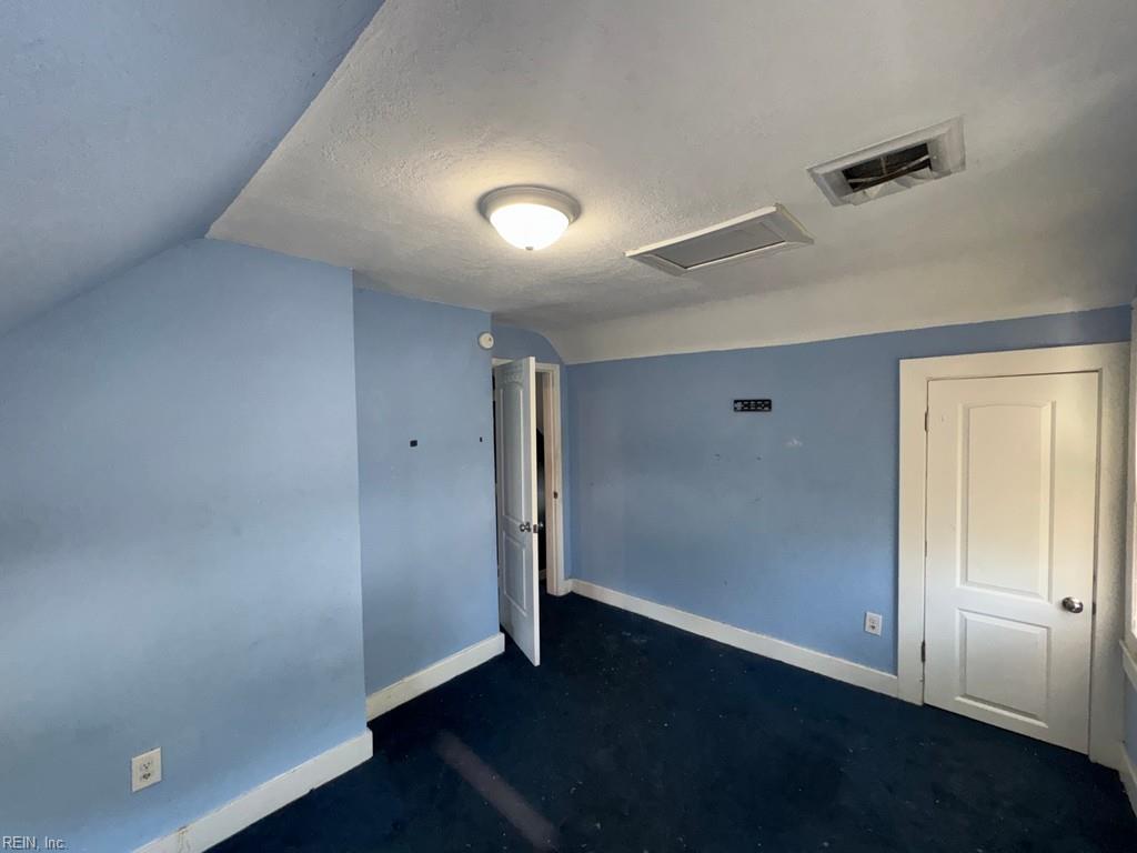 20 Dewey St Property Photo 9