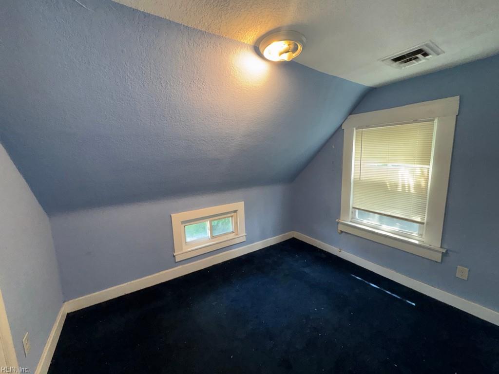 20 Dewey St Property Photo 10