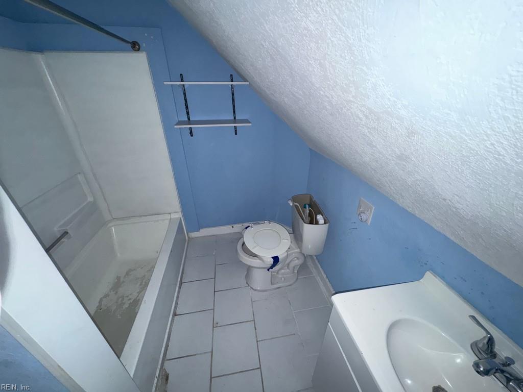 20 Dewey St Property Photo 13