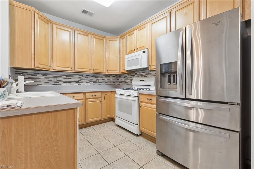 324 Hillside Ter Property Photo 10