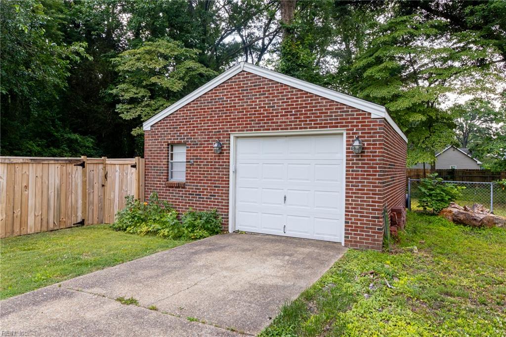919 Sheppard Ave Property Photo 4