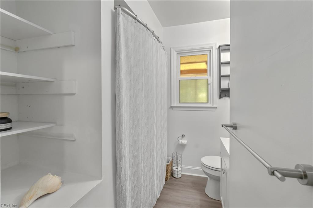 919 Sheppard Ave Property Photo 17