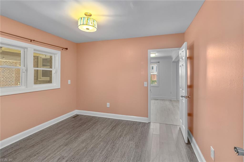 919 Sheppard Ave Property Photo 18