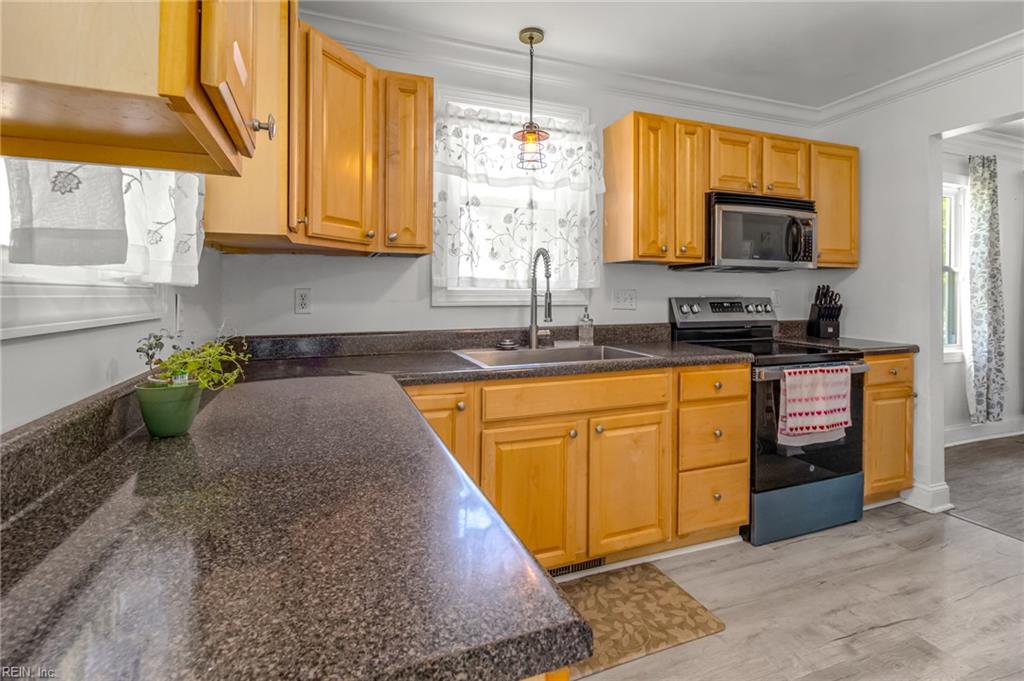 919 Sheppard Ave Property Photo 21