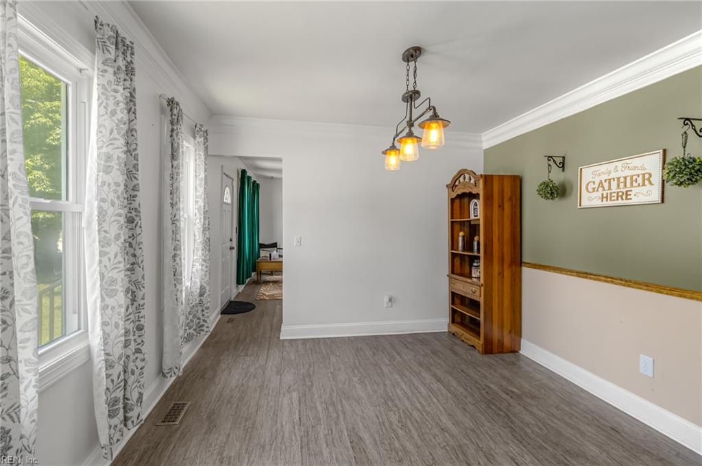 919 Sheppard Ave Property Photo 27