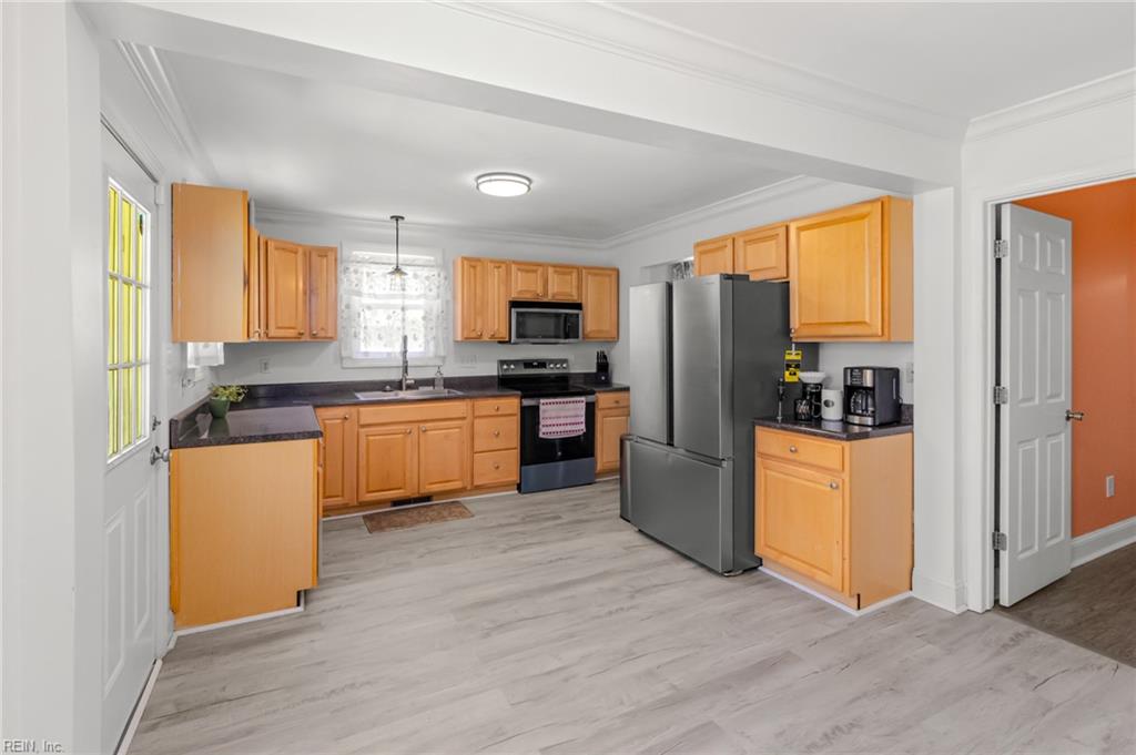 919 Sheppard Ave Property Photo 28