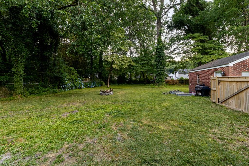 919 Sheppard Ave Property Photo 37