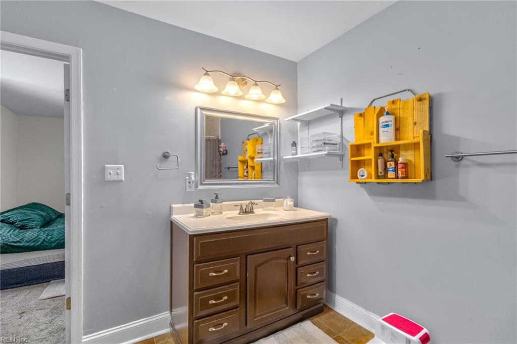 919 Sheppard Ave Property Photo 39