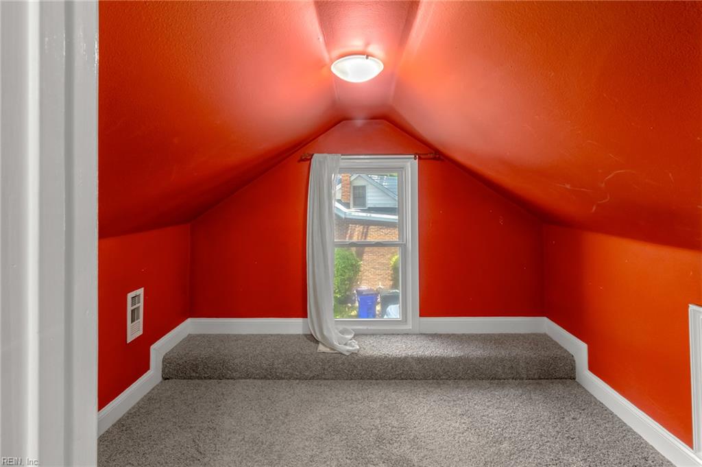 919 Sheppard Ave Property Photo 42