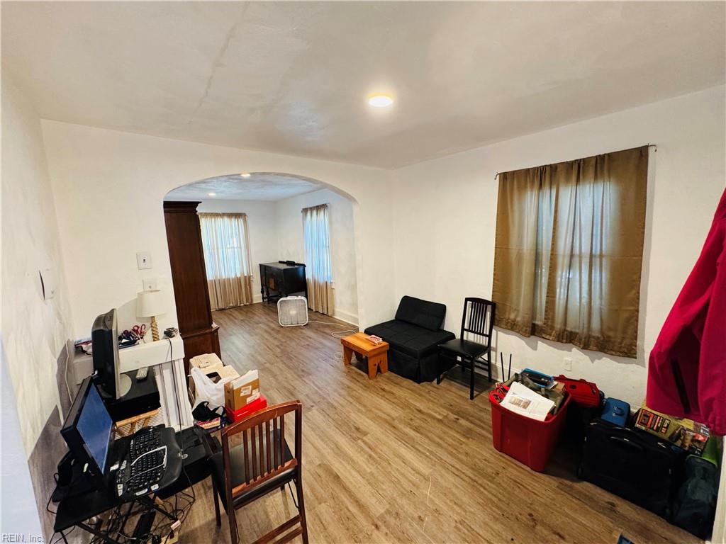2417 Lansing Ave Property Photo 3