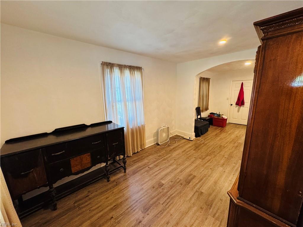 2417 Lansing Ave Property Photo 4