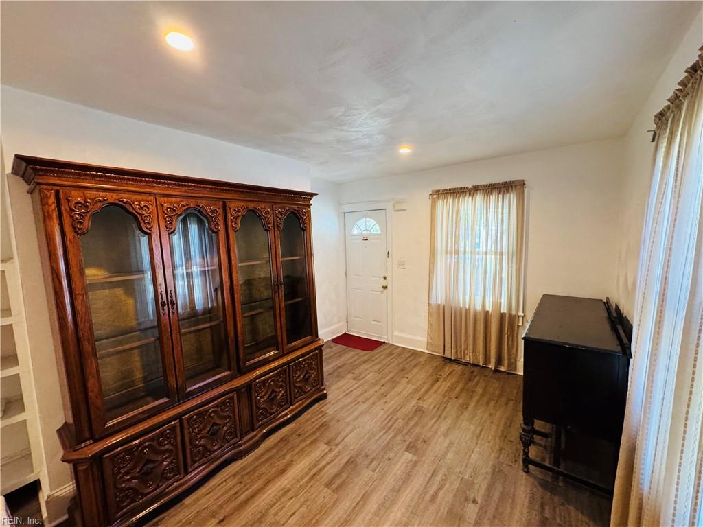 2417 Lansing Ave Property Photo 5